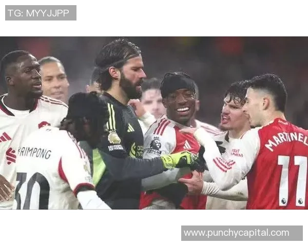 世界杯激战：那不勒斯险胜阿森纳红牌事件引发全场热议集锦