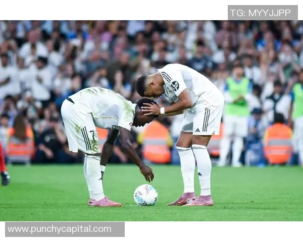 西甲激战皇马凭借点球战胜国米全场沸腾瞬间回顾