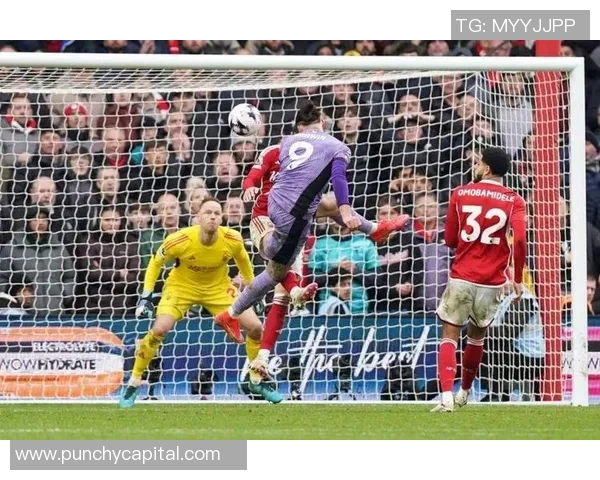 英超惊天逆转曼联6比2战胜拜仁引发争议判罚全场沸腾