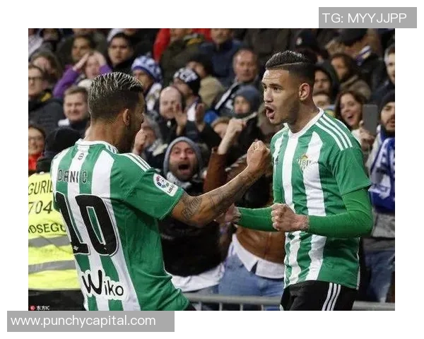 欧联杯精彩对决拜仁与里昂战成平局帽子戏法引发全场热潮