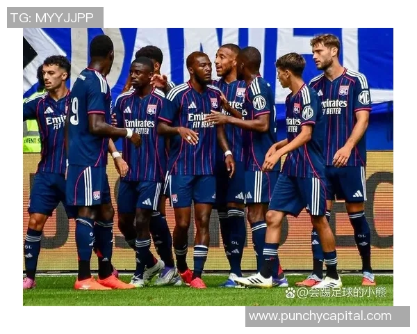 拜仁逆转里昂友谊赛精彩瞬间战术解析引发全场热潮